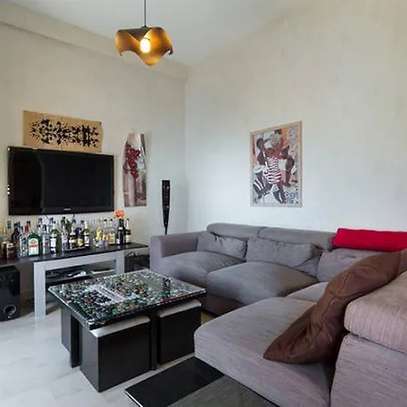 7th Floor Flat With Sea View *